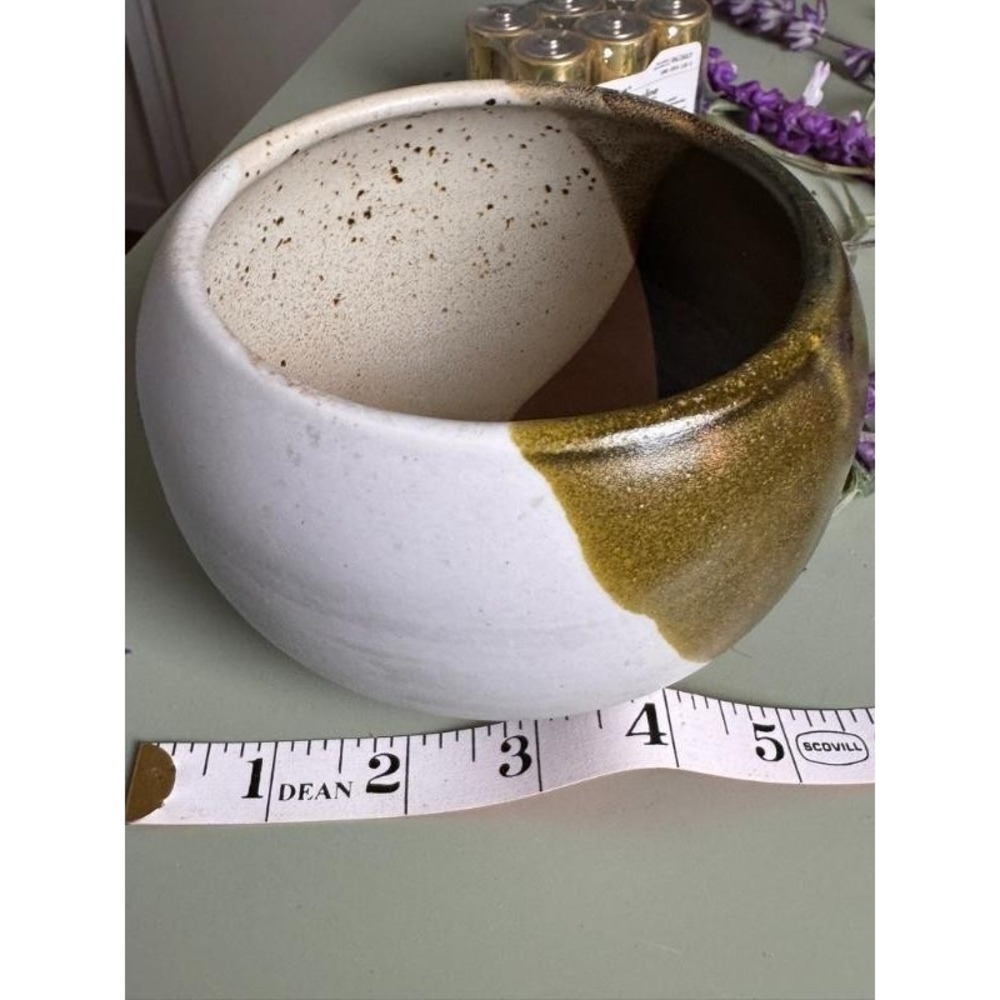 Vintage USA 22 Hand-Made Speckled Stoneware Round Bowl Flower Pot Glaze Finish